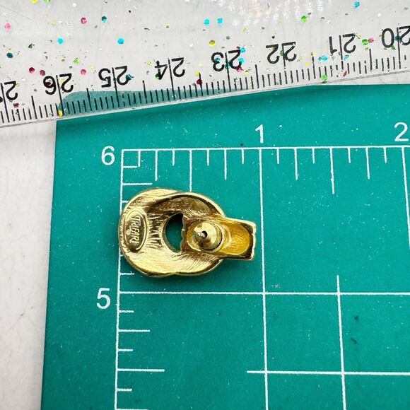 Trifari Vintage red enamel gold tone post Earrings Door Knocker Style Retro 80s - Picture 5 of 6